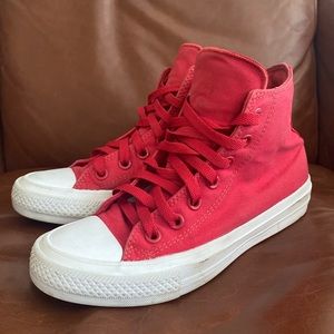 Converse All Star Chuck Taylor’s women’s sz 5 (RED)